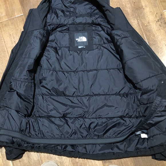 The North Face women’s Black Performance Jacket - Picture 2 of 5